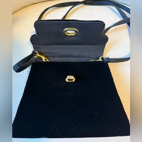 Black velvet evening bag with gold hardware. - Picture 4 of 5